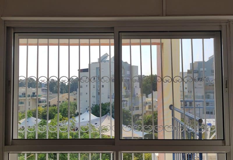 חלון סורג