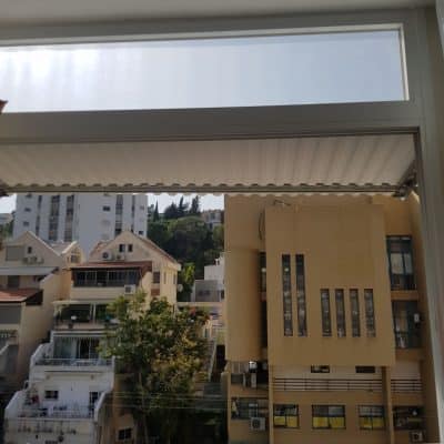 גגון לחלון בקריות