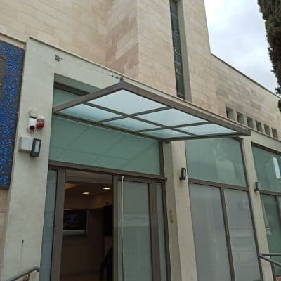 גגון לחלון בקריות